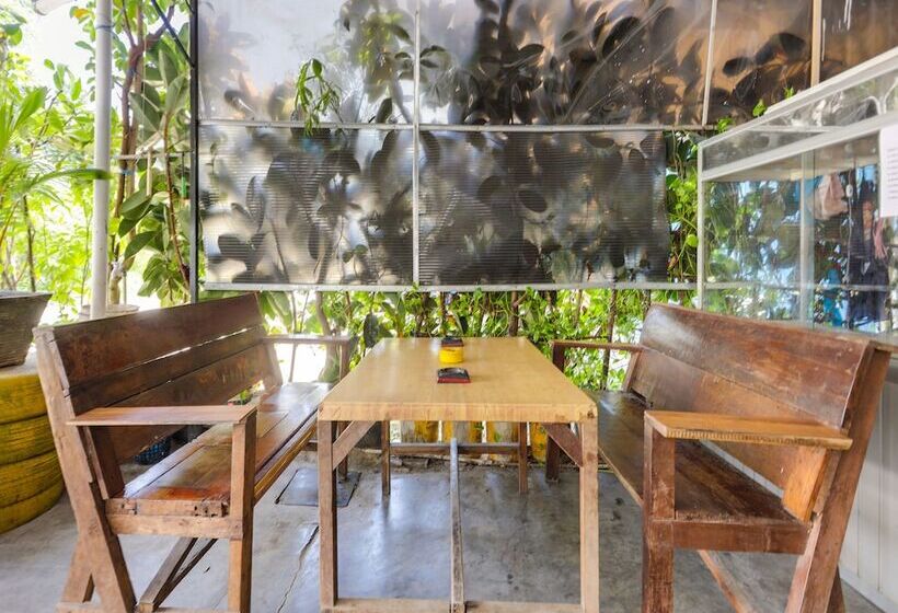 ホテル Spot On 91882 Bilqis Homestay