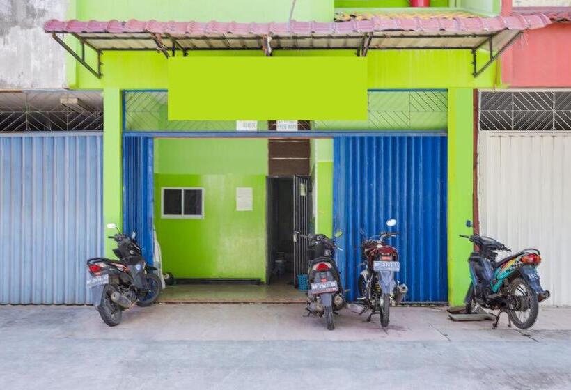 ホテル Spot On 91882 Bilqis Homestay