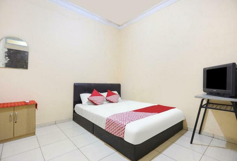 ホテル Spot On 91885 Wisma Heksa