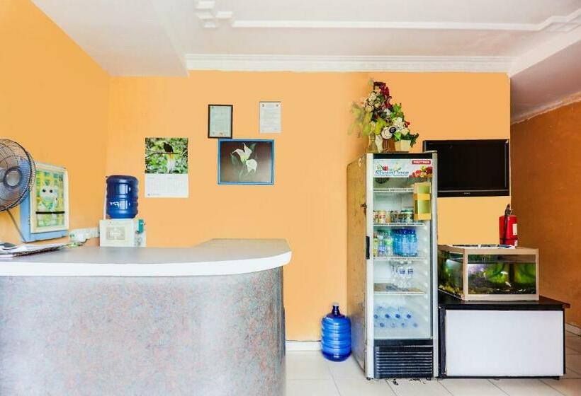 ホテル Spot On 91885 Wisma Heksa