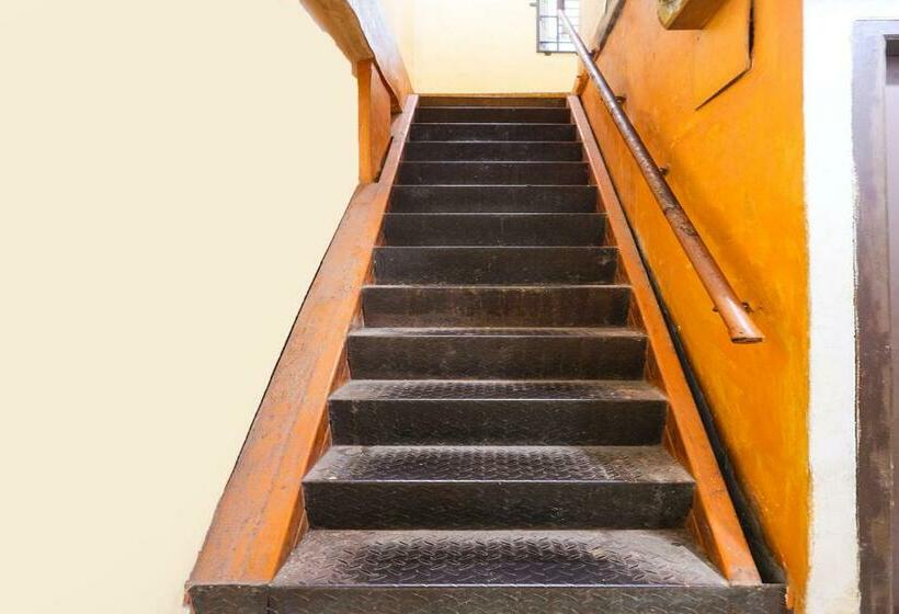 ホテル Spot On 91885 Wisma Heksa