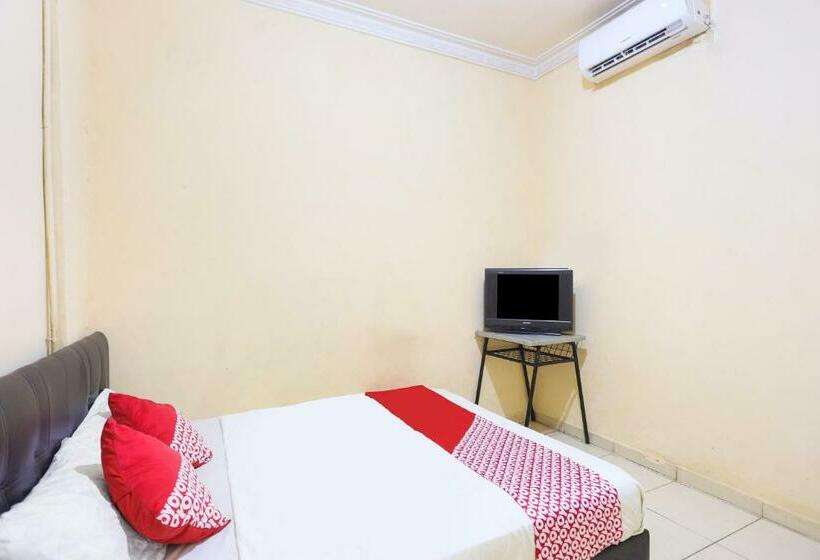 ホテル Spot On 91885 Wisma Heksa