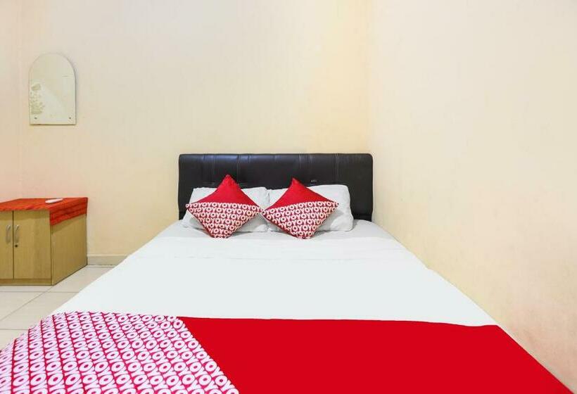 ホテル Spot On 91885 Wisma Heksa