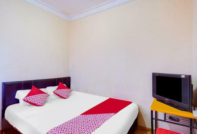 ホテル Spot On 91885 Wisma Heksa