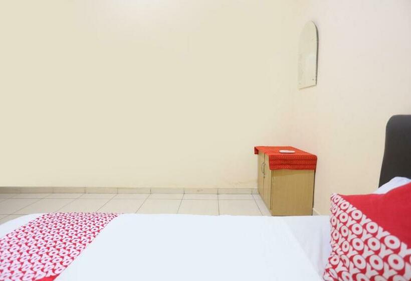 ホテル Spot On 91885 Wisma Heksa