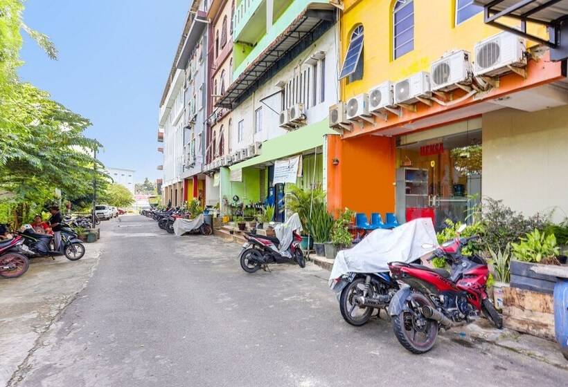 ホテル Spot On 91885 Wisma Heksa