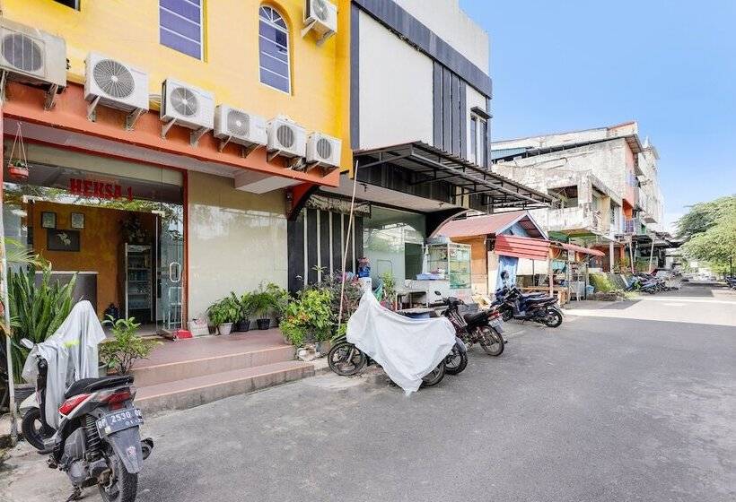 ホテル Spot On 91885 Wisma Heksa