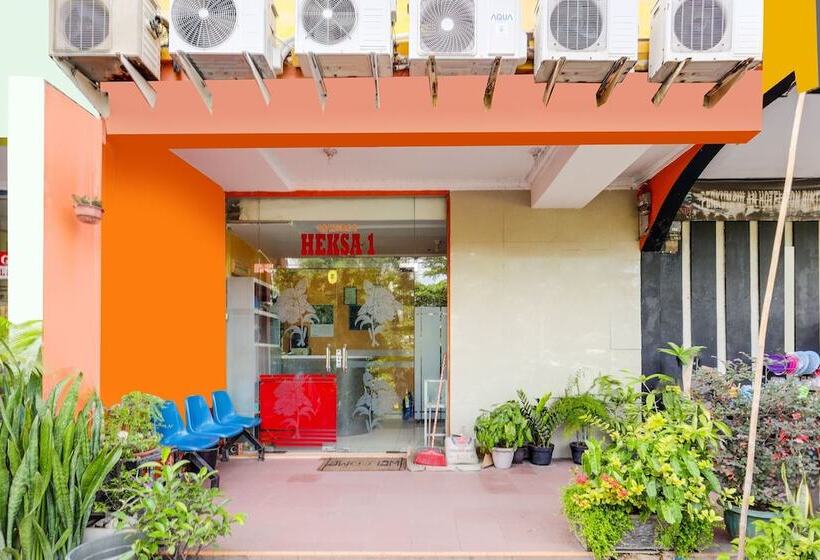 ホテル Spot On 91885 Wisma Heksa