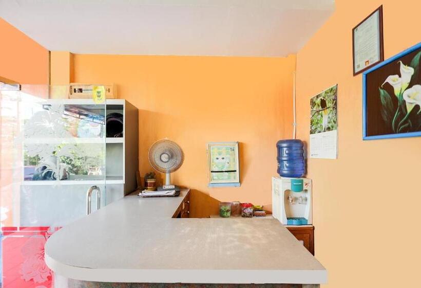 ホテル Spot On 91885 Wisma Heksa