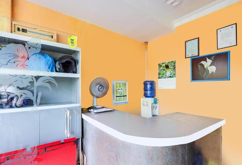 ホテル Spot On 91885 Wisma Heksa