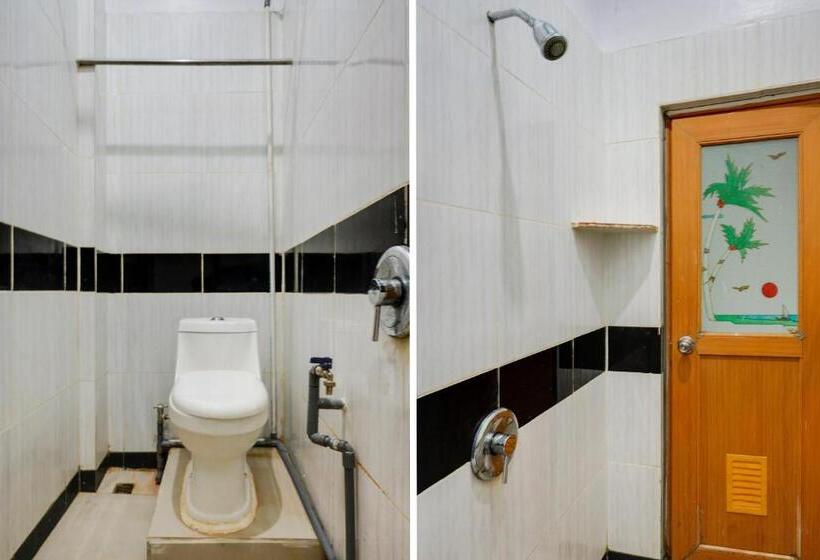 ホテル Spot On 91885 Wisma Heksa