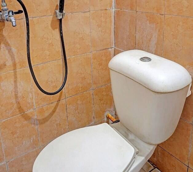 Отель Spot On 91896 Kost Bu Dewi Syariah