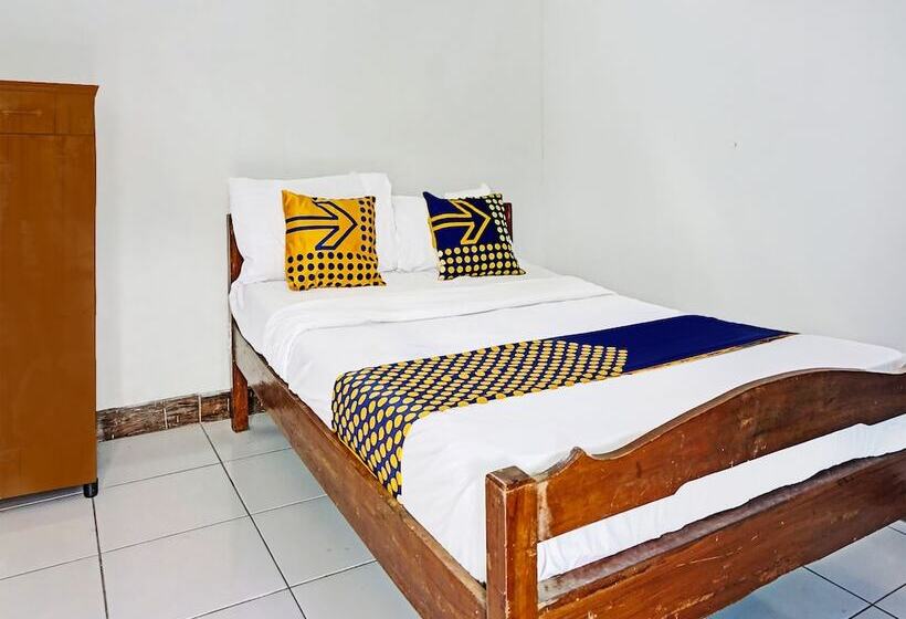 Отель Spot On 91896 Kost Bu Dewi Syariah