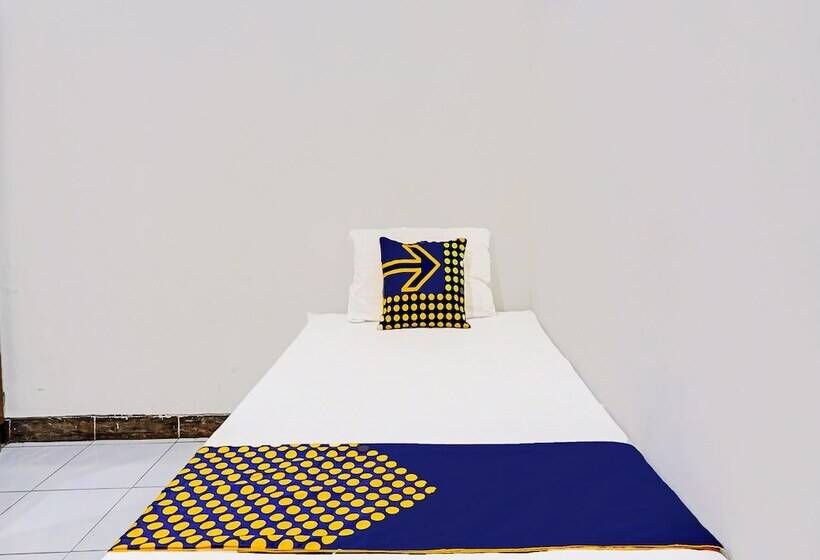 Отель Spot On 91896 Kost Bu Dewi Syariah