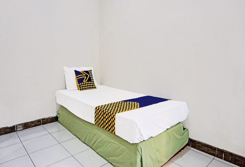 Отель Spot On 91896 Kost Bu Dewi Syariah