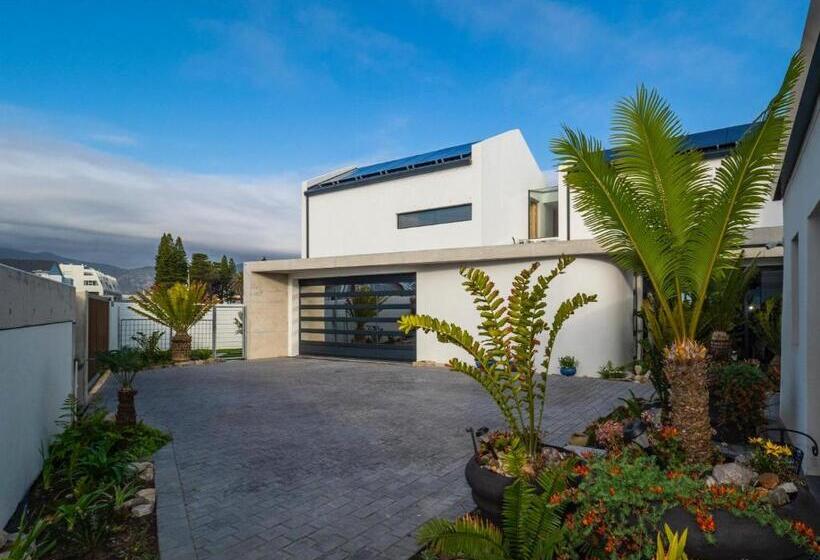 پانسیون Boutique Ocean Views   Incorporating Wendy S