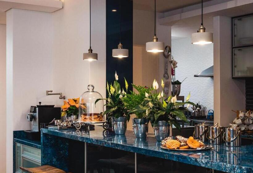 پانسیون Boutique Ocean Views   Incorporating Wendy S