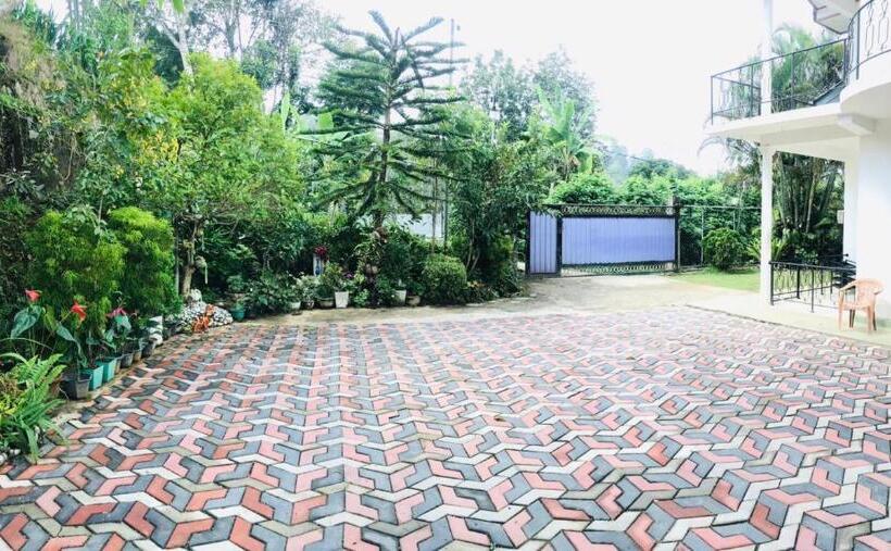 פנסיון Cool Breeze Guest Inn