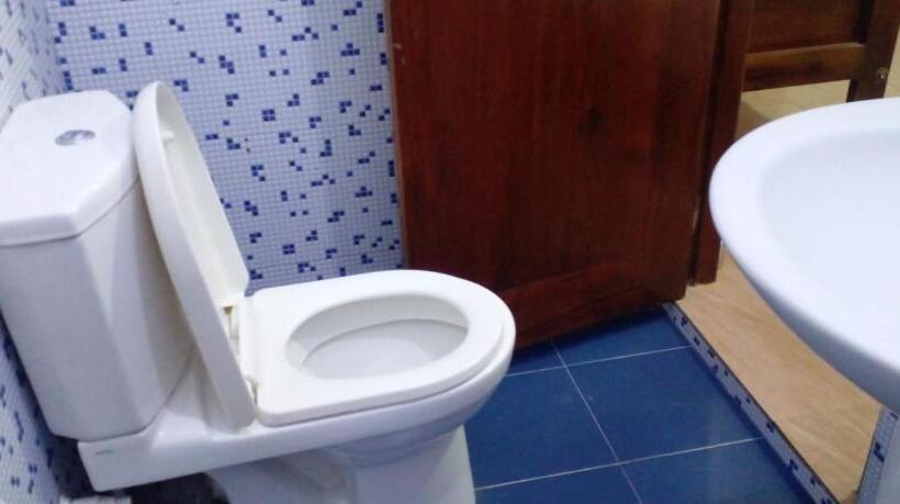 פנסיון Cool Breeze Guest Inn