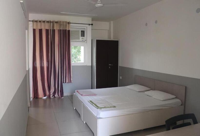 پانسیون Faculty House  Cosy Lounge Near Expo Mart