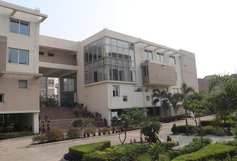 پانسیون Faculty House  Cosy Lounge Near Expo Mart