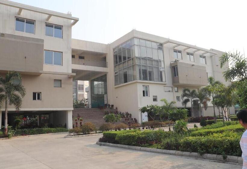 پانسیون Faculty House  Cosy Lounge Near Expo Mart