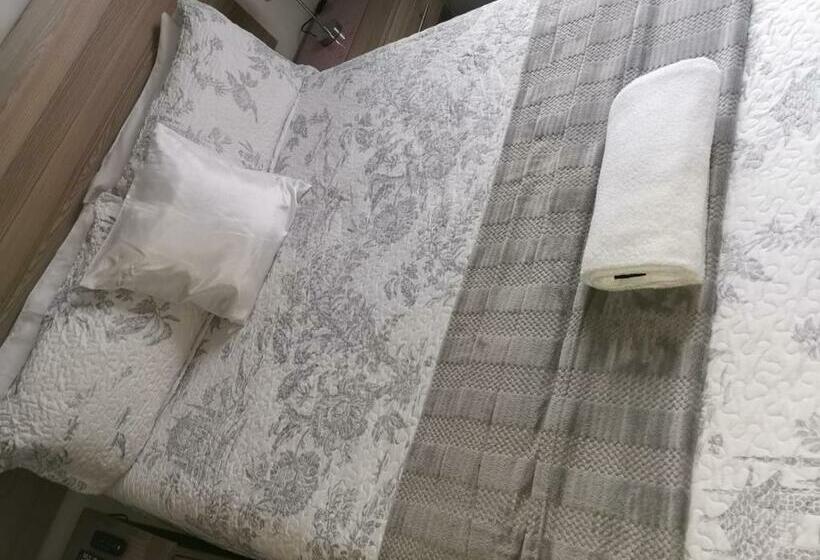 פנסיון Joyous Guest House