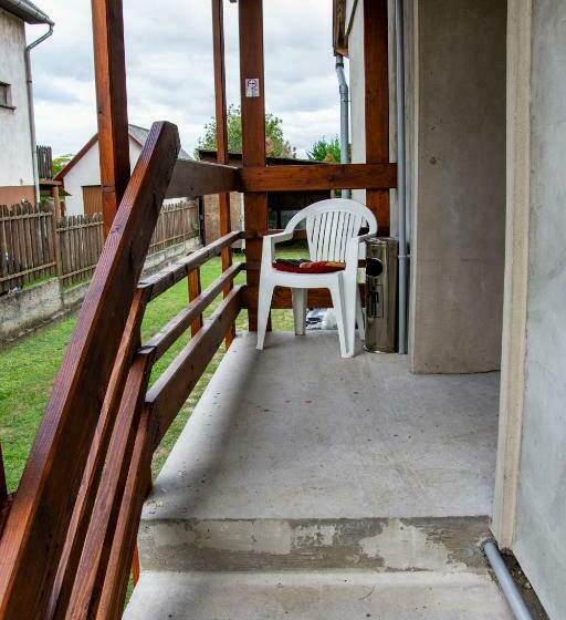 Пансион Luca Apartman