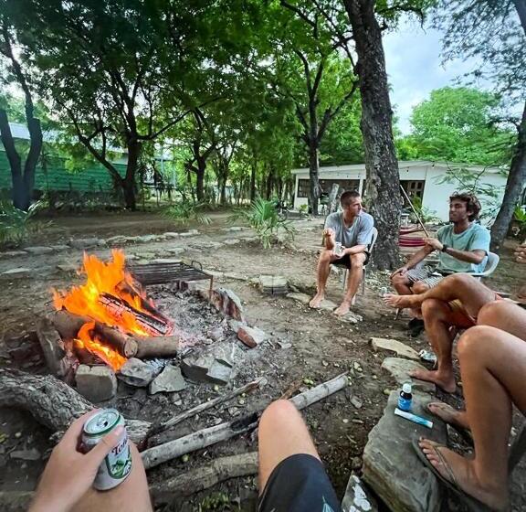 ペンション Popoyo Surfcamp