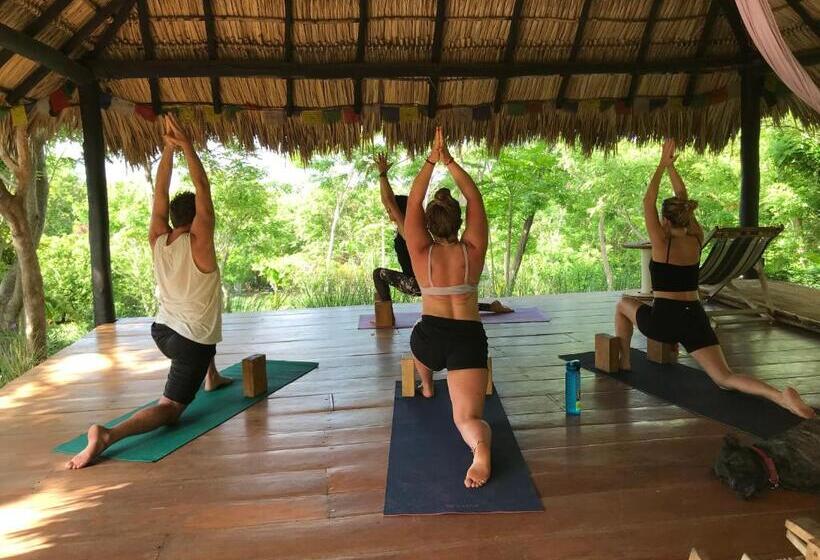 ペンション Popoyo Surfcamp