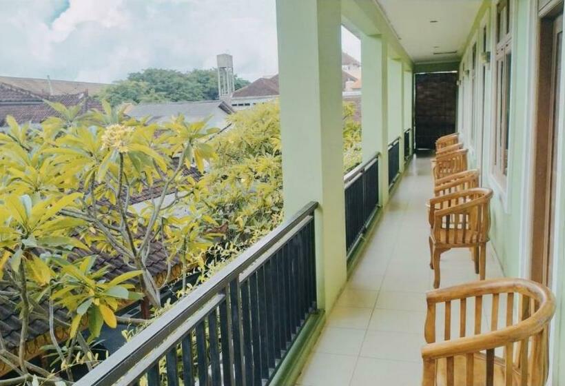 펜션 Purnama House Kuta