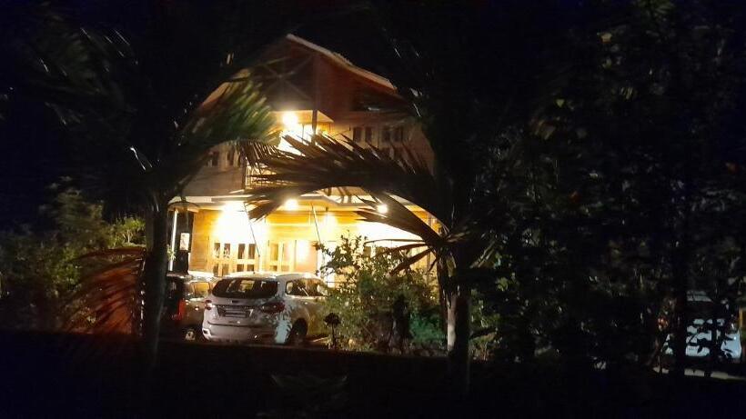 פנסיון The Wood Beach House