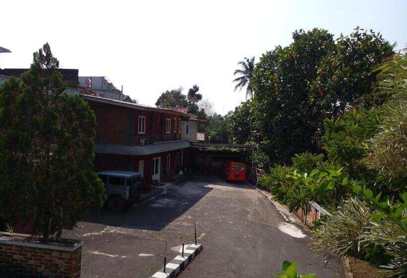 Urbanview Hotel Rio Life House Cianjur By Reddoorz