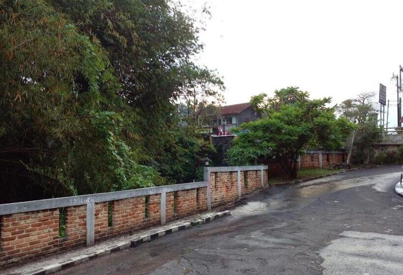 Urbanview Hotel Rio Life House Cianjur By Reddoorz