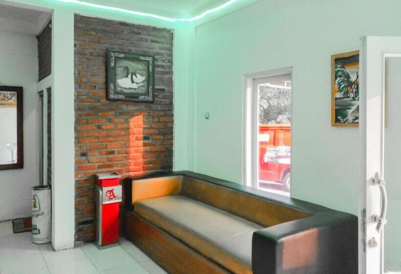 Urbanview Hotel Rio Life House Cianjur By Reddoorz
