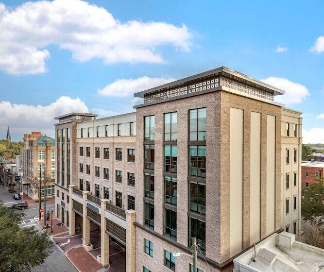 Cambria Hotel Savannah Downtown Historic District