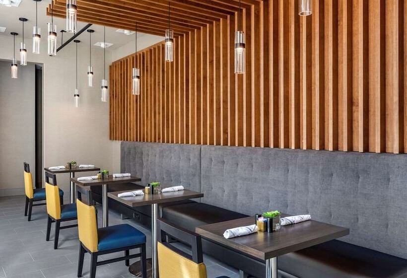 Cambria Hotel Savannah Downtown Historic District