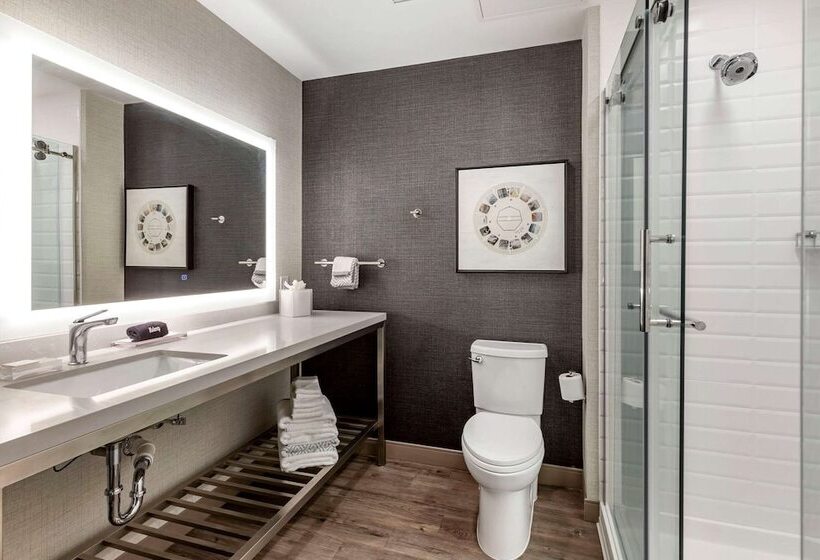 Cambria Hotel Savannah Downtown Historic District