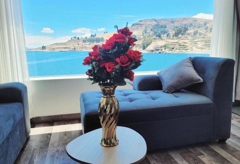 هتل Amantani Palace