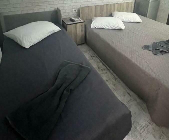 Отель Flory House