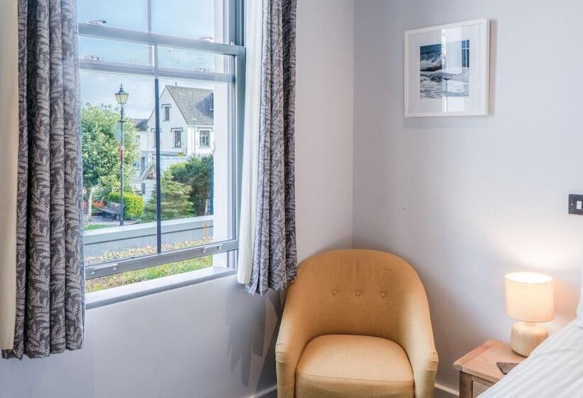 Отель Ocean Cabins @ The Square Saundersfoot