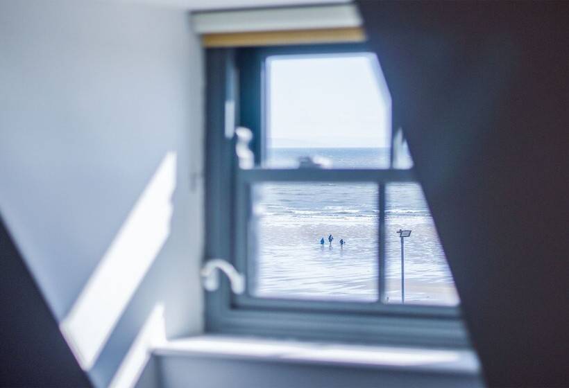 Отель Ocean Cabins @ The Square Saundersfoot