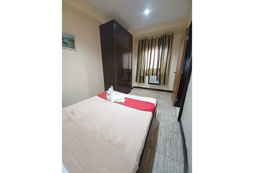 בית מלון כפרי Oyo 908 Silverio Suites