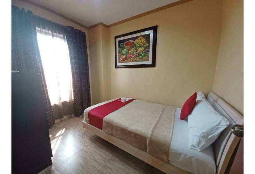 בית מלון כפרי Oyo 908 Silverio Suites