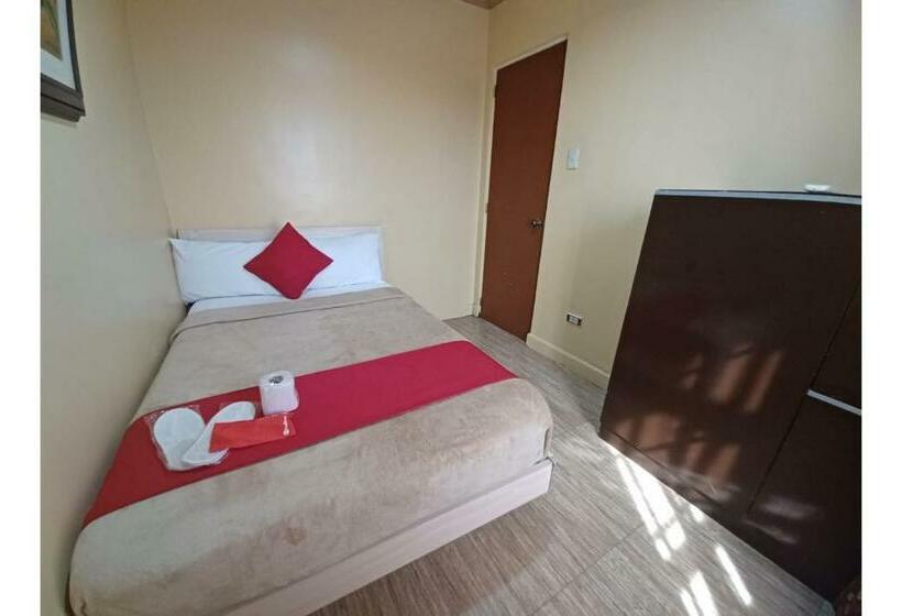 בית מלון כפרי Oyo 908 Silverio Suites