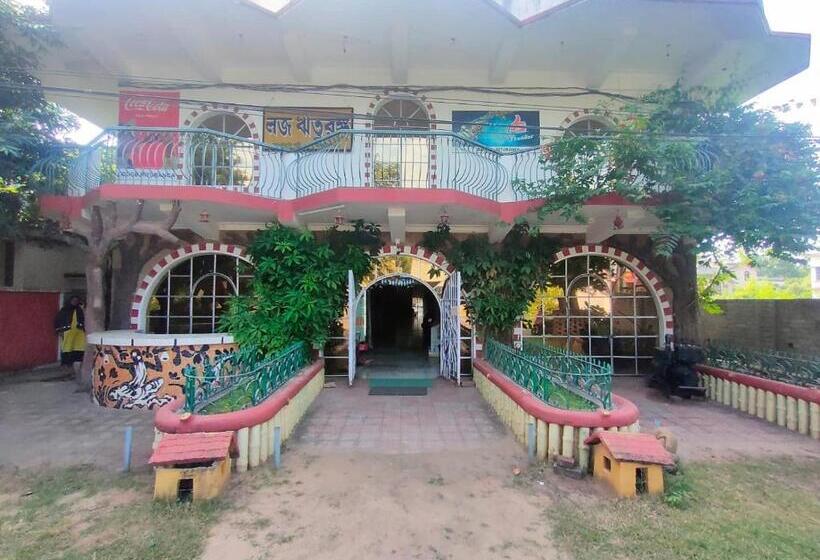 בית מלון כפרי Staymaker Rituranga   5 Mins Walk From Sonajhuri Haat