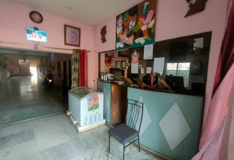 בית מלון כפרי Staymaker Rituranga   5 Mins Walk From Sonajhuri Haat