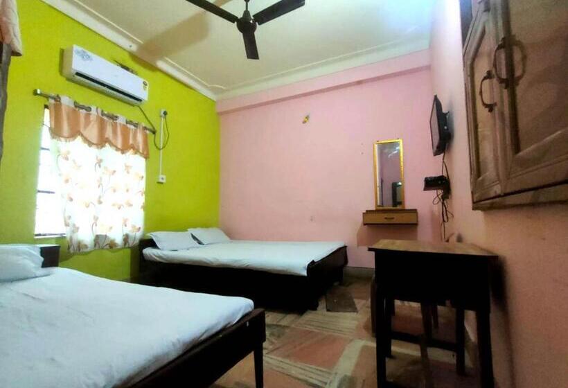 בית מלון כפרי Staymaker Rituranga   5 Mins Walk From Sonajhuri Haat