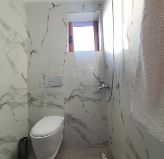 בית מלון כפרי Tirona