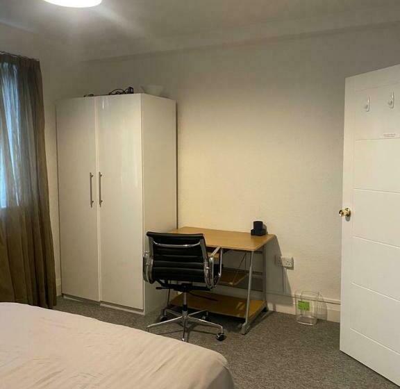 بنسيون Hendon Park Apartments In London